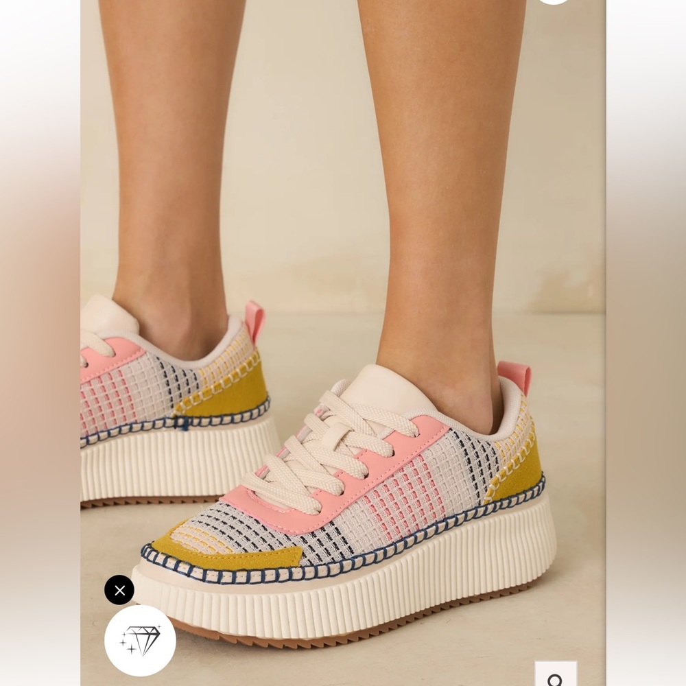 ⭐️NWT Nicole Miller Platform Sneakers⭐️ - Picture 6 of 6